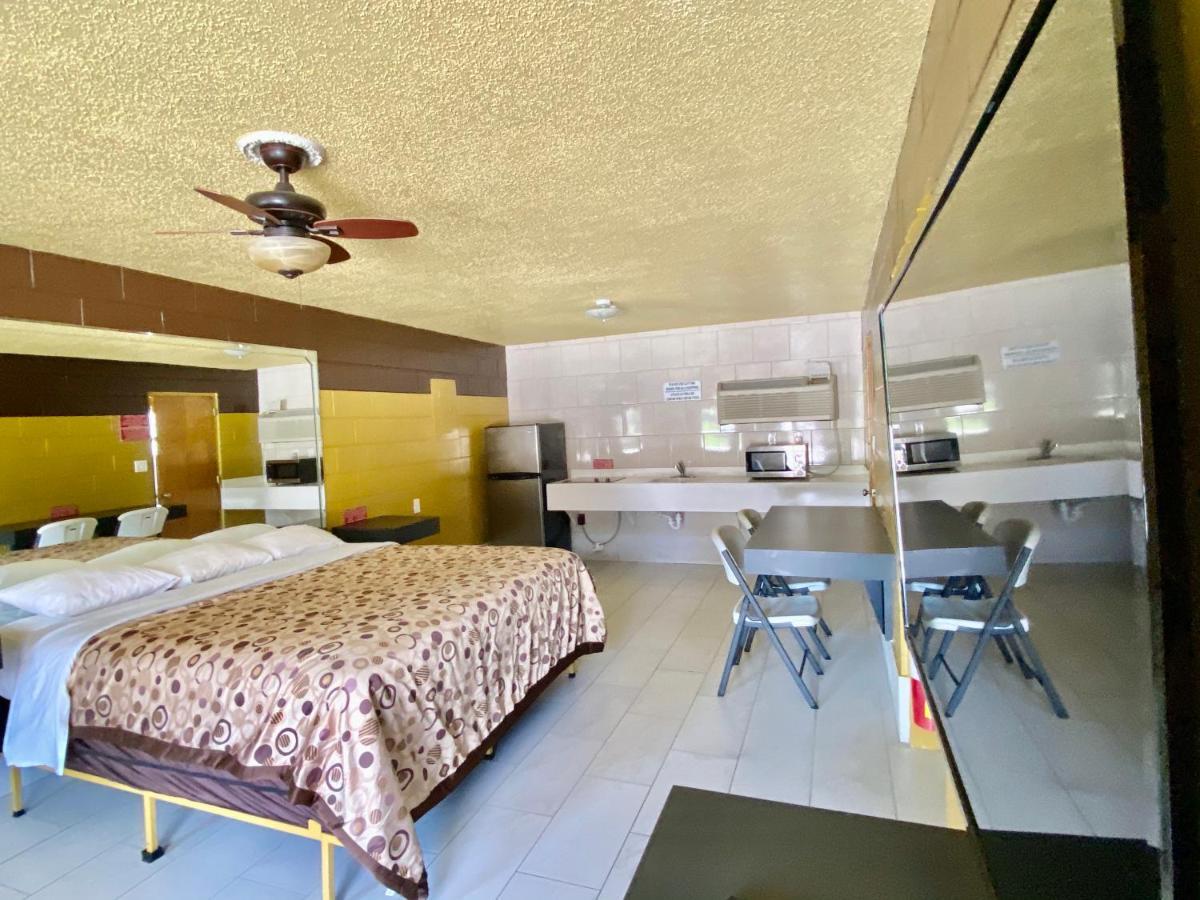 Savannah Inn And Suites Savannah Port Area ภายนอก รูปภาพ