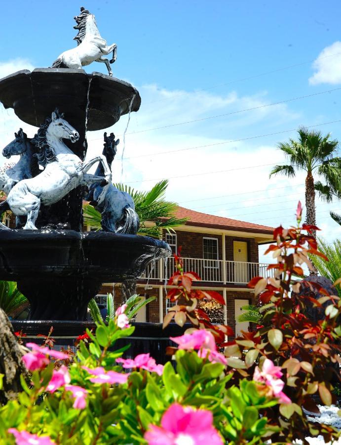 Savannah Inn And Suites Savannah Port Area ภายนอก รูปภาพ