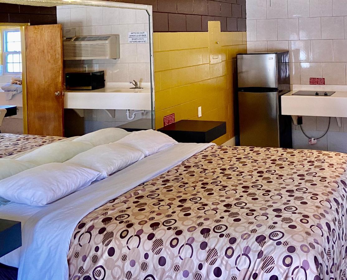 Savannah Inn And Suites Savannah Port Area ภายนอก รูปภาพ