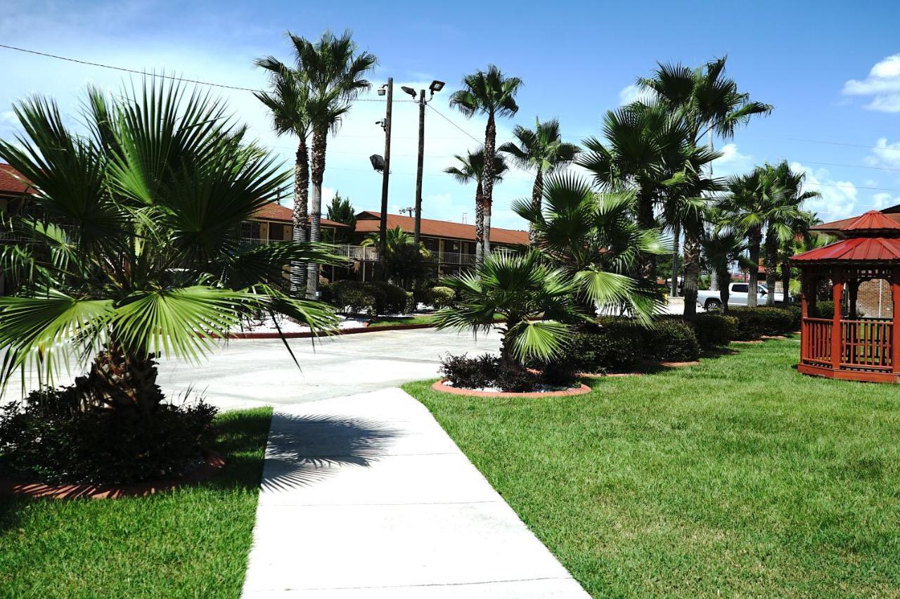 Savannah Inn And Suites Savannah Port Area ภายนอก รูปภาพ
