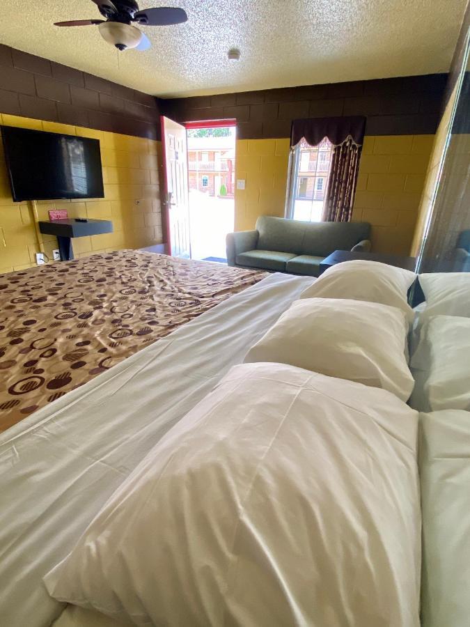 Savannah Inn And Suites Savannah Port Area ภายนอก รูปภาพ
