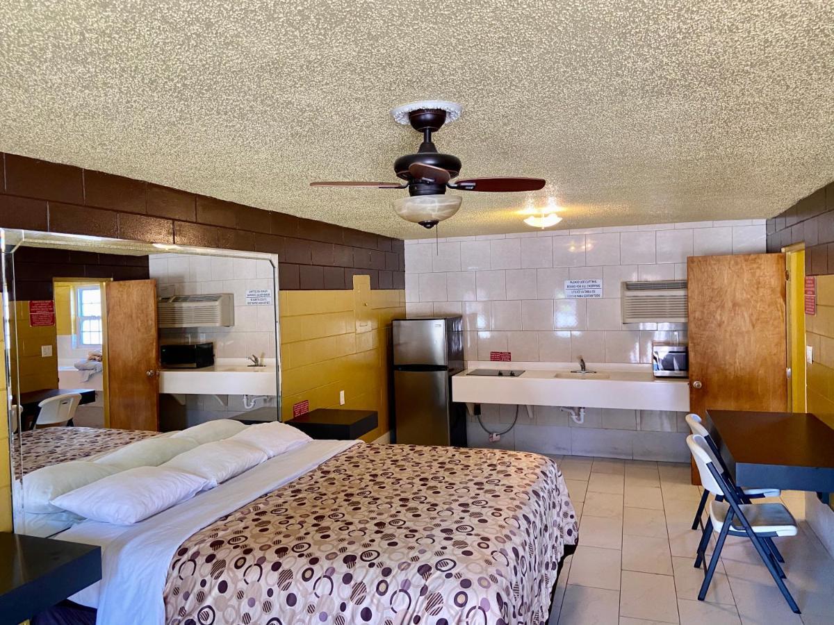 Savannah Inn And Suites Savannah Port Area ภายนอก รูปภาพ