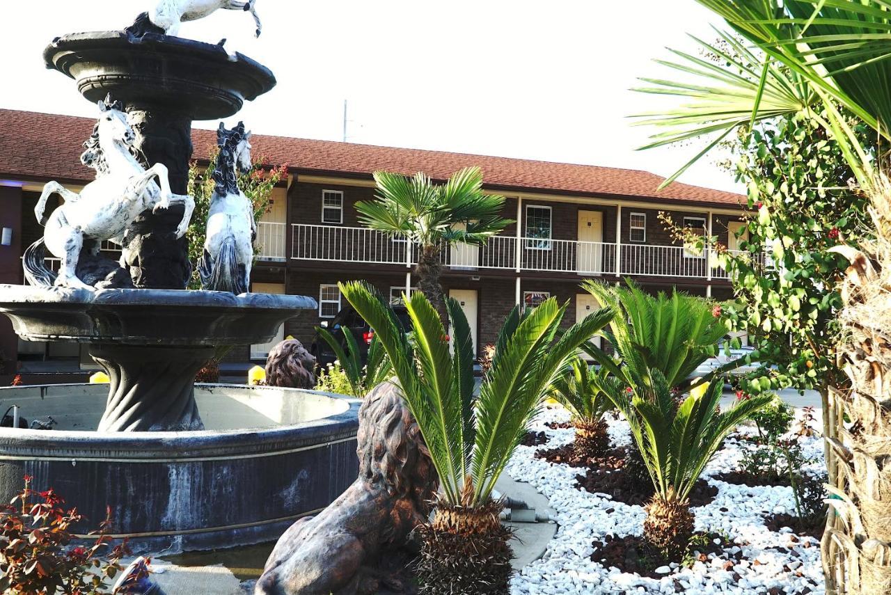 Savannah Inn And Suites Savannah Port Area ภายนอก รูปภาพ