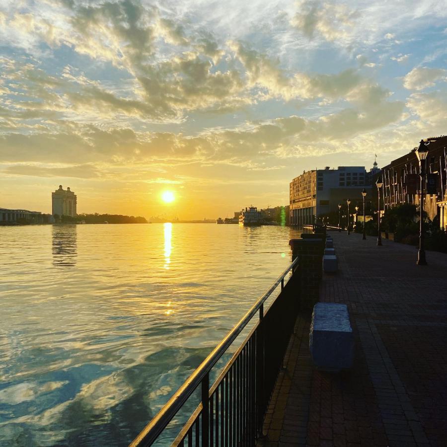 Savannah Inn And Suites Savannah Port Area ภายนอก รูปภาพ