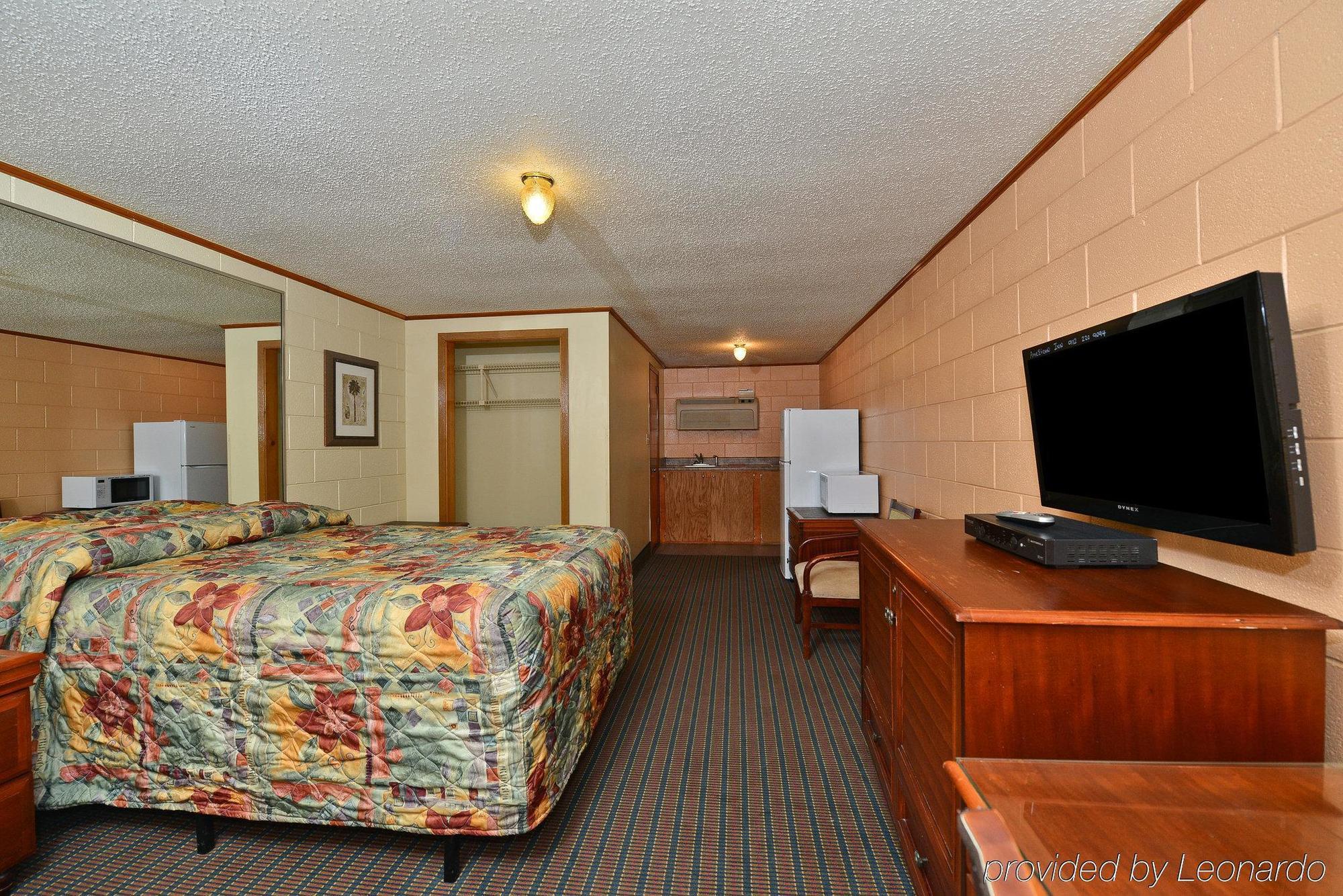 Savannah Inn And Suites Savannah Port Area ภายนอก รูปภาพ