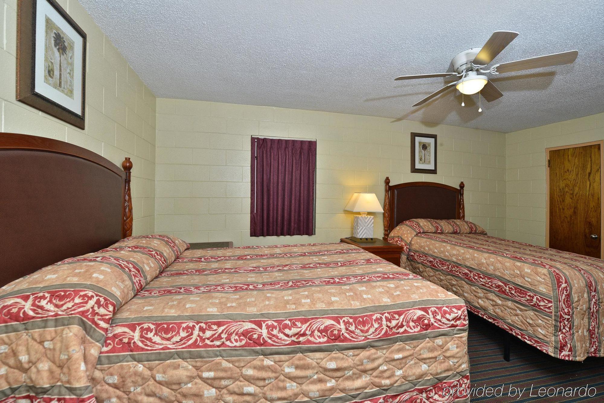 Savannah Inn And Suites Savannah Port Area ภายนอก รูปภาพ