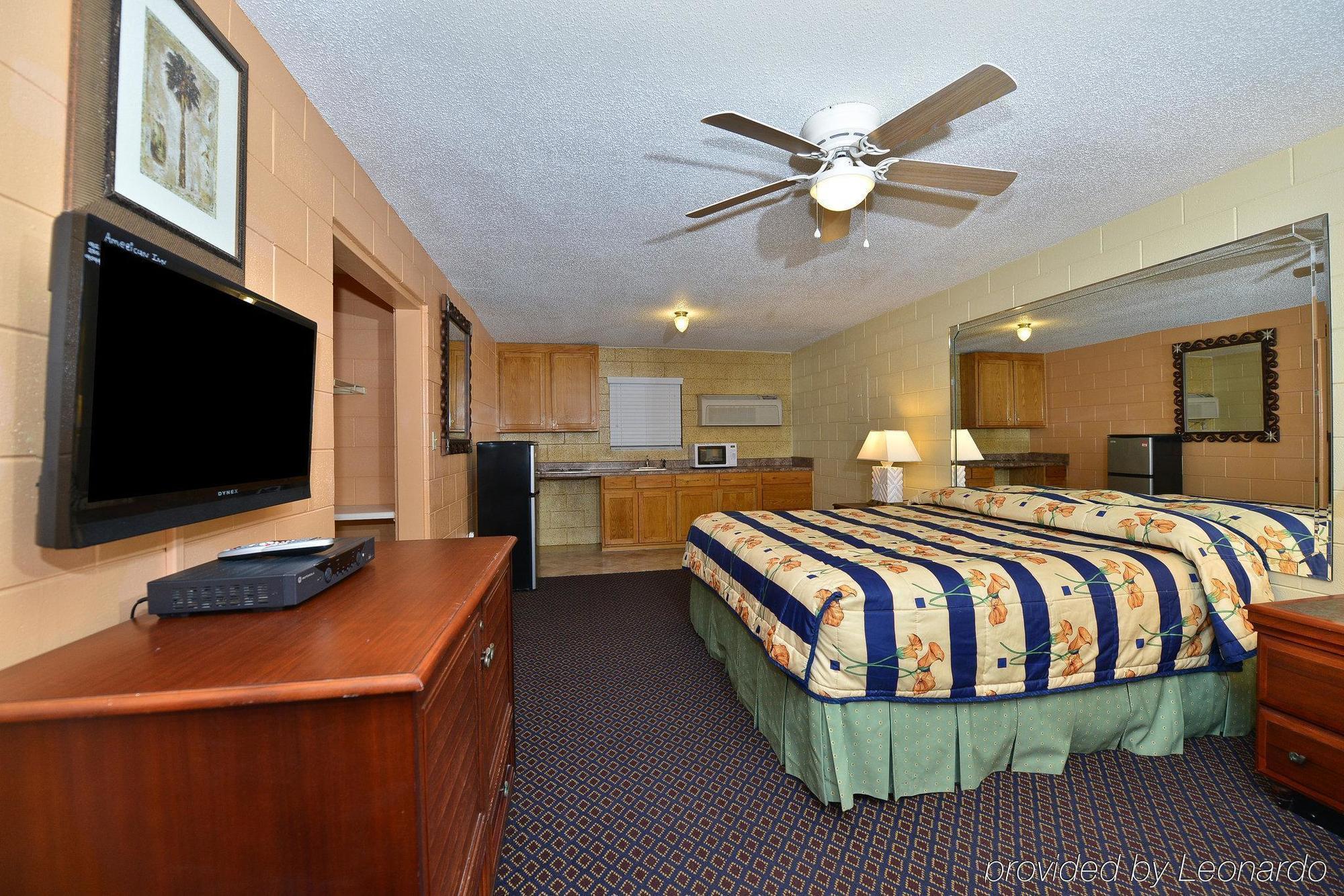 Savannah Inn And Suites Savannah Port Area ภายนอก รูปภาพ