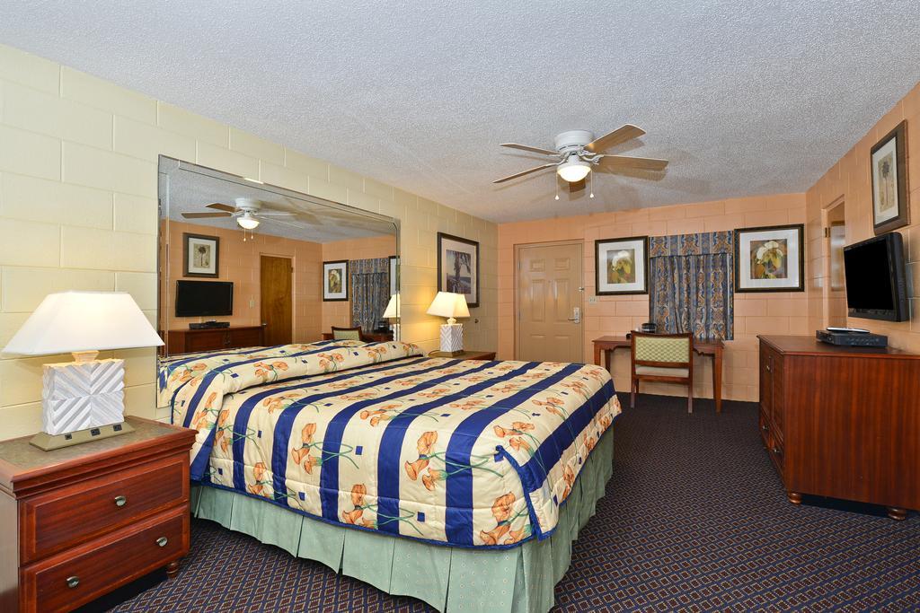 Savannah Inn And Suites Savannah Port Area ห้อง รูปภาพ