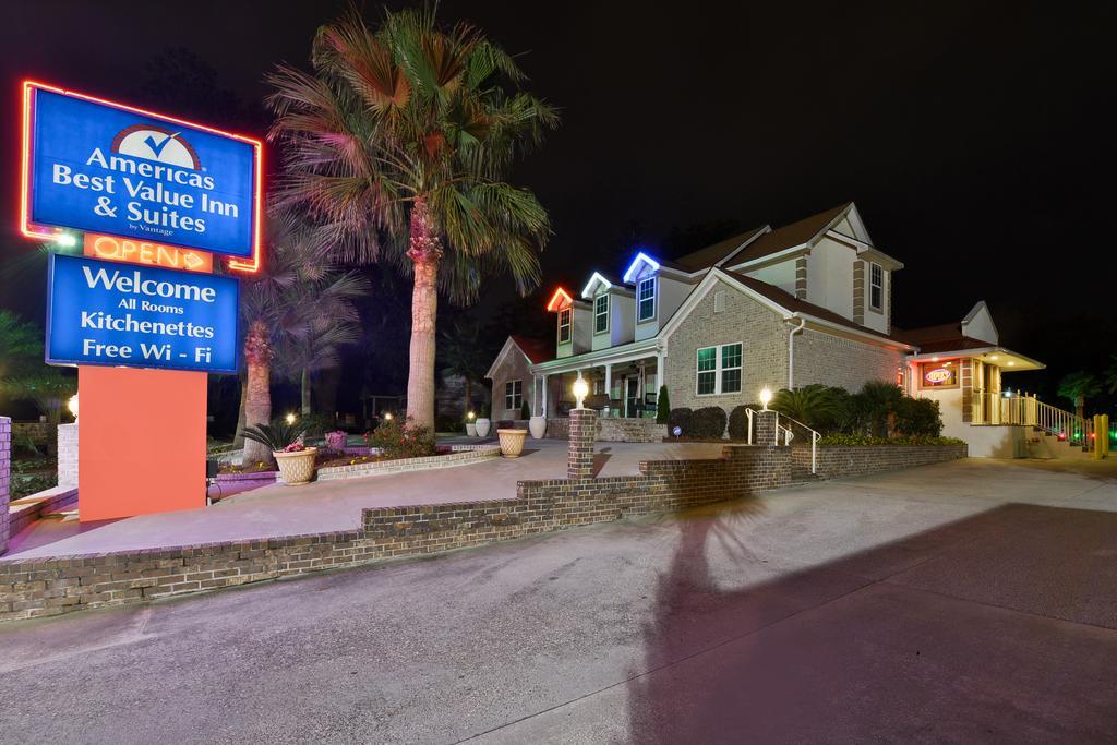 Savannah Inn And Suites Savannah Port Area ภายนอก รูปภาพ