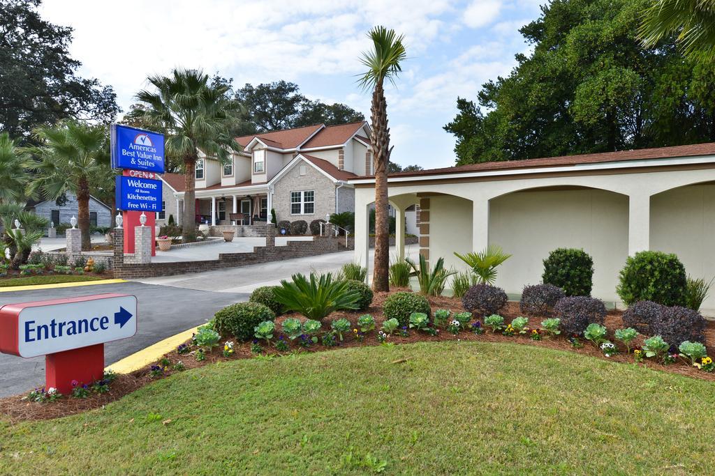 Savannah Inn And Suites Savannah Port Area ภายนอก รูปภาพ