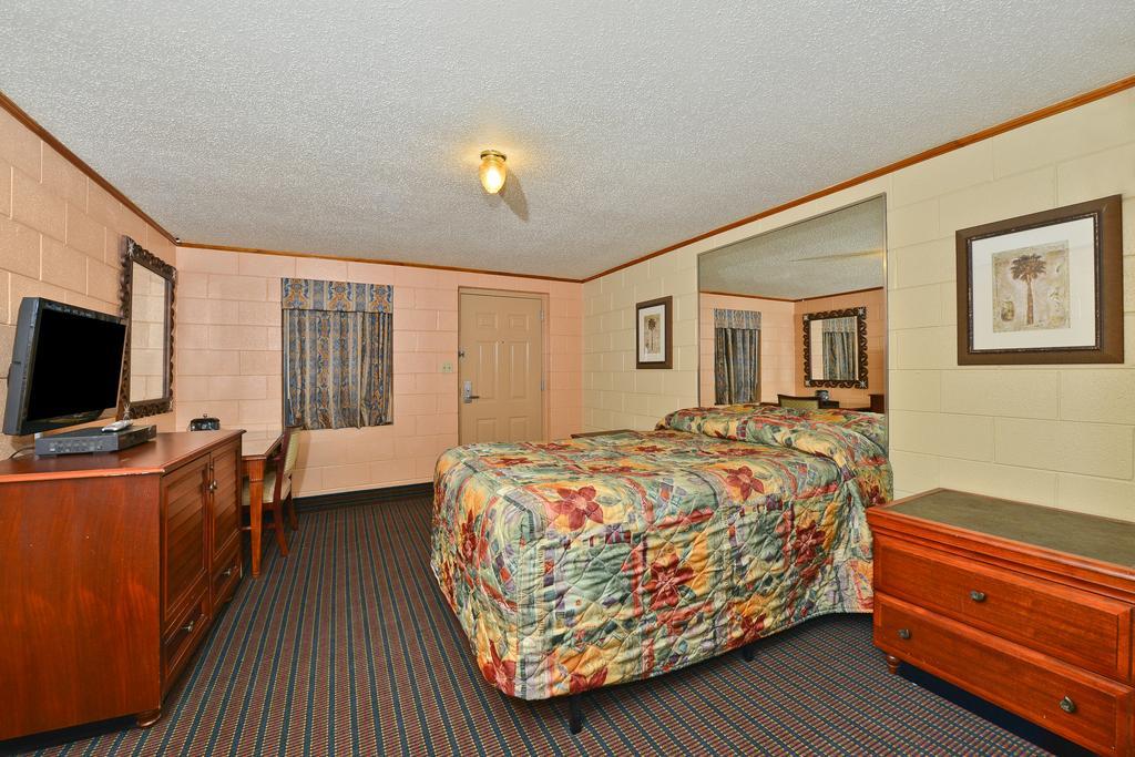 Savannah Inn And Suites Savannah Port Area ห้อง รูปภาพ